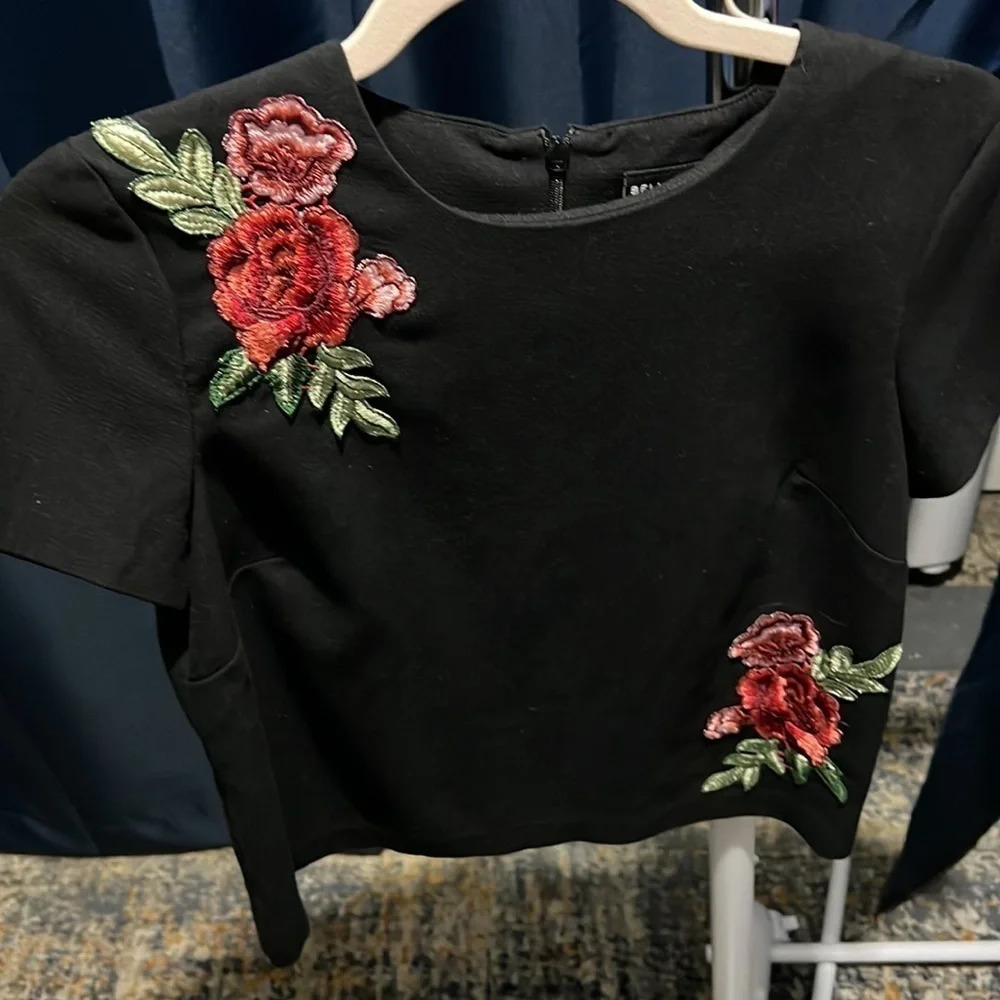 BELLE Vere XS Black Blouse With Rose Embroidery